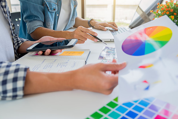 asian-advertising-designer-creative-start-up-team-discussing-ideas-office_1418-2284.jpg