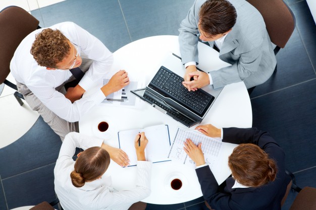 company-keyboard-teamwork-together-interaction_1098-5864.jpg